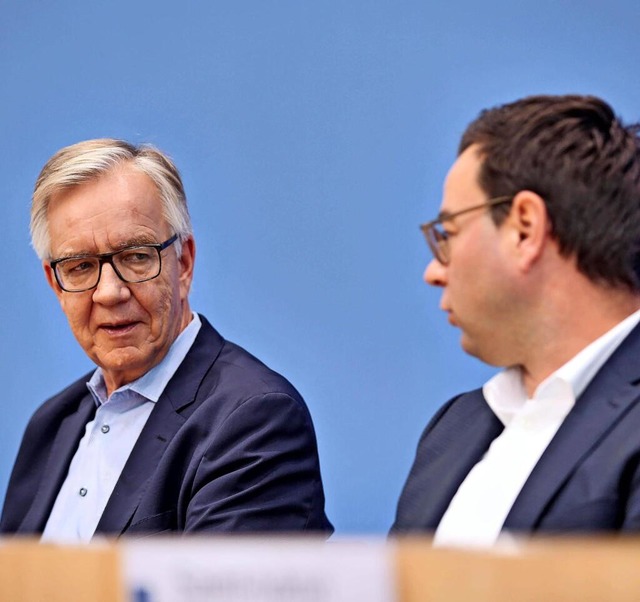 Skeptisch: Dietmar Bartsch (links), Ha...sein grner Kollege Sebastian Schfer.  | Foto: IMAGO/dts 