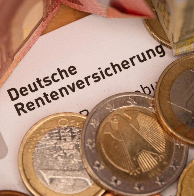 Ergnzung zur gesetzlichen Rente: Die ...rivate Altersvorsorge strker frdern.  | Foto: Fernando Gutierrez-Juarez/dpa