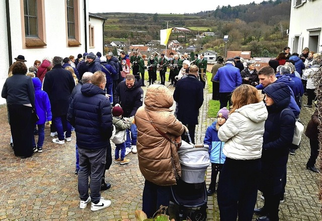 Viele Besucher kommen am Zweiten Advent auf den Kirchberg.  | Foto: Reiner Merz
