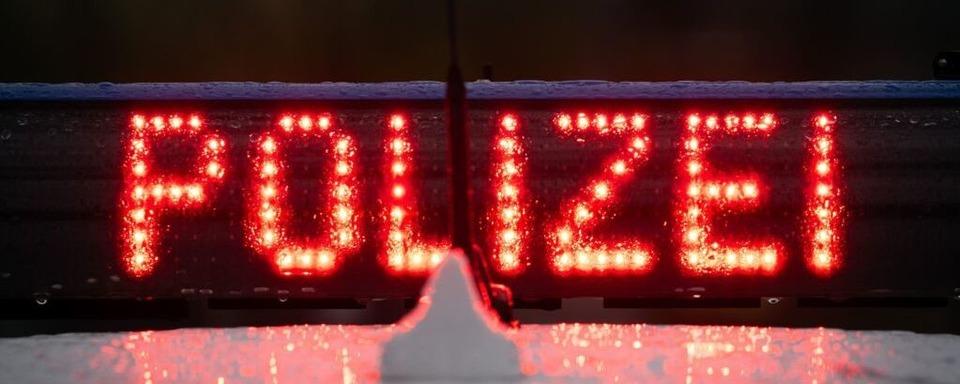 Zoll und Polizei nehmen stark alkoholisierten Mann in Sthlingen nach Angriff auf sie fest