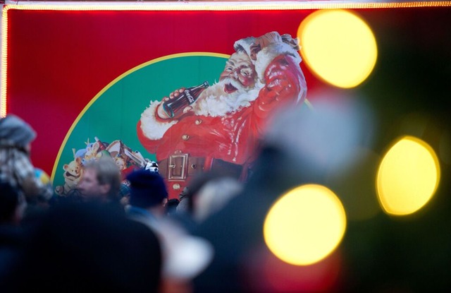 Der Coca-Cola Weihnachtstruck  | Foto: Sebastian Kahnert (dpa)