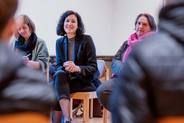 Landtagsabgeordnete Sarah Hagmann und Kulutsministerin Theresa Schopper besuchen Tllinger Hhe