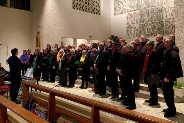 Adventskonzert in Rhina bringt europische Weihnachtslieder zum Klingen