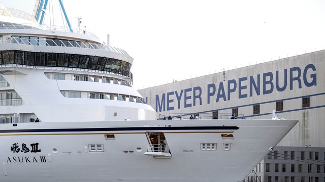 Die Orderb&uuml;cher der Meyer Werft sind voll. (Archivbild)  | Foto: Sina Schuldt/dpa