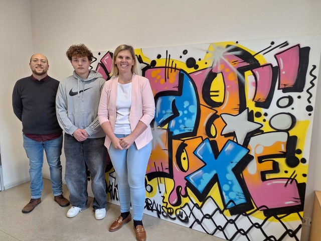 Das Graffiti hngt jetzt in der Schlerbibliothek.  | Foto: Stadt Ettenheim