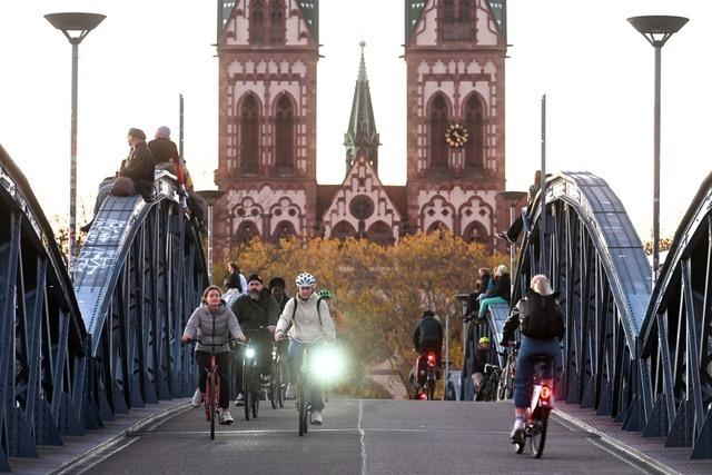 Freiburger Wiwili-Brcke am Montag zeitweise gesperrt wegen Graffiti-Reinigung