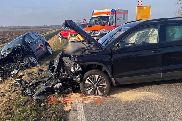 Drei Menschen bei Verkehrsunfall auf B31 zwischen Breisach und Bad Krozingen verletzt