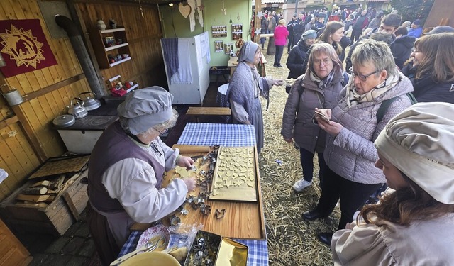 Der Weihnachtsmarkt ist am Freitagnachmittag er�ffnet worden.  | Foto: Patrick Kerber