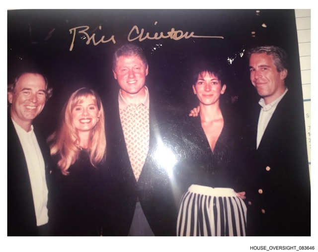 Auf einem Foto, das Demokraten im US-K... Maxwell und Jeffrey Epstein zu sehen.  | Foto: Uncredited/House Oversight Committee/AP/dpa