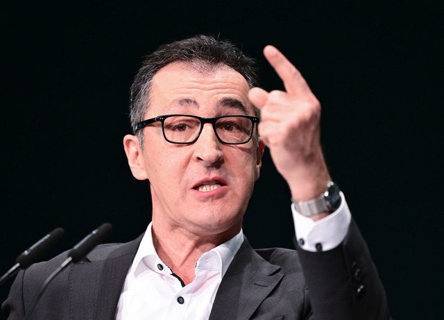 Wirft der CDU vor, allen nach dem Mund...;nen-Spitzenkandidat Cem &Ouml;zdemir.  | Foto: Bernd Wei&szlig;brod/dpa