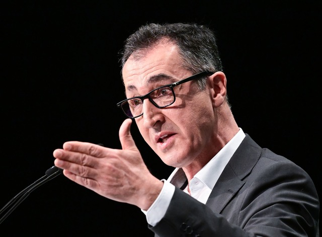 Cem &Ouml;zdemir setzte sich bereits a...r f&uuml;r gesunde Ern&auml;hrung ein.  | Foto: Bernd Wei&szlig;brod/dpa