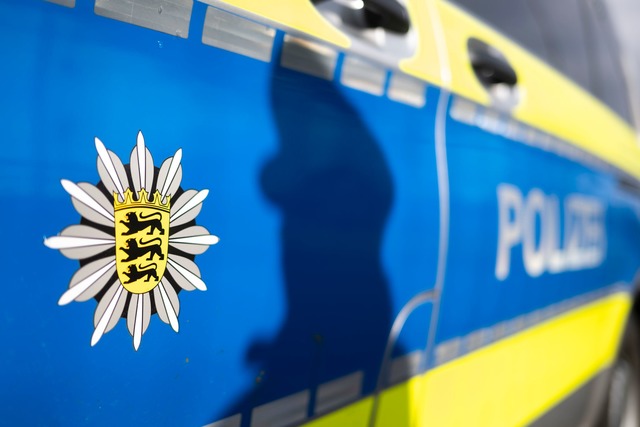 In T&uuml;bingen sucht die Polizei nac...zettel ausgestellt haben. (Symbolbild)  | Foto: Marijan Murat/dpa