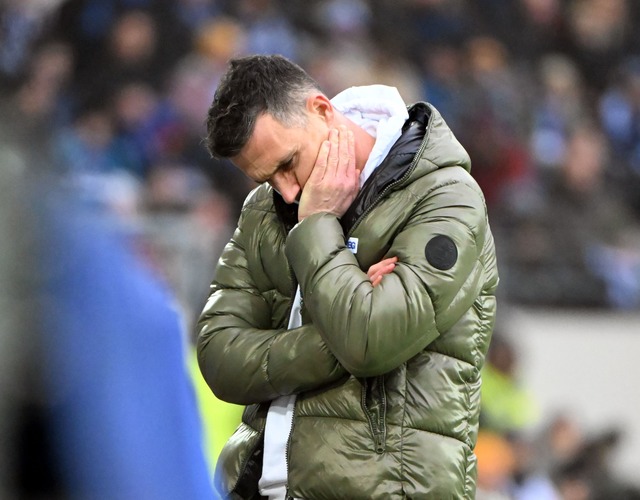 Sichtlich frustriert: Karlsruhes Cheftrainer Christian Eichner.  | Foto: Uli Deck/dpa