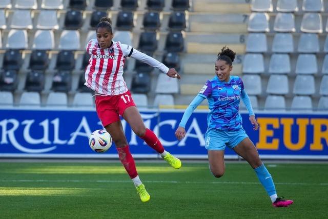 SC-Freiburg-Fuballerinnen rennen vergeblich an gegen die Abwehr der SGS Essen