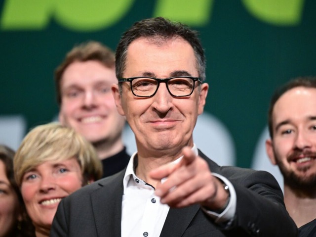 Inhaltlich will Cem zdemir bei der La... auf Wirtschaft und Innovation setzen.  | Foto: Bernd Weibrod (dpa)