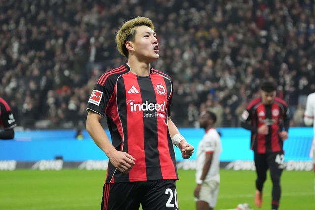 Bejubelt das 1:0 der Eintracht: Ritsu Doan.  | Foto: Marc Sch&uuml;ler/dpa