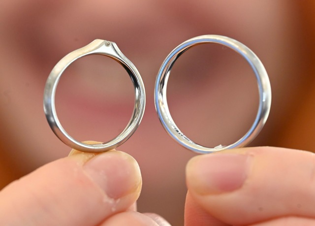 F&uuml;r Brautpaare sind Trauring aus ...sehen - eine Alternative. (Archivbild)  | Foto: Uli Deck/dpa