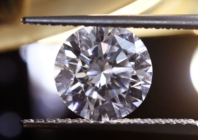 Geschliffen funkeln Diamanten. (Archivbild)  | Foto: Uli Deck/dpa