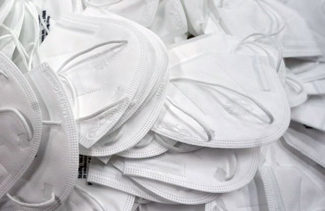 Darum geht es im Streit zwischen Gr&uu...ahn: Corona-Schutzmasken. (Archivfoto)  | Foto: Thomas Frey/dpa