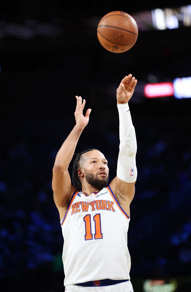 New Yorks Jalen Brunson war mit 40 Punkten der Topscorer in Las Vegas.  | Foto: Ronda Churchill/AP/dpa