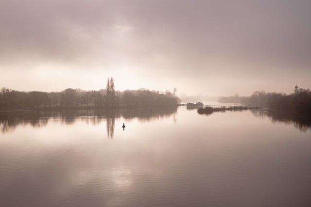 Wer sich nach der Sonne sehnt, kann si... Vorhersage des DWD auf Montag freuen.  | Foto: Uwe Anspach/dpa