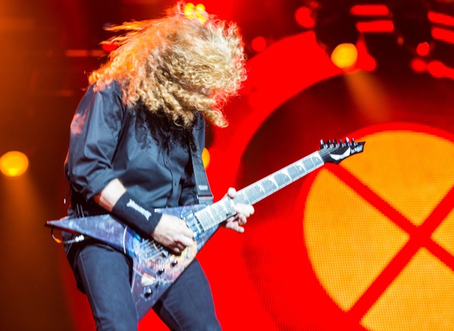 Bevor der Vorhang f&auml;llt, gibt es ...adeth eine letzte Platte. (Archivbild)  | Foto: picture alliance / Christophe Gateau/dpa