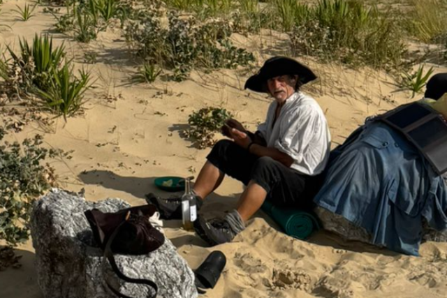 Mllheimer Gastwirt ist den Jakobsweg gewandert - im Piratendress