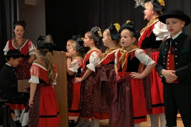 Gelebte Wiesentler Tradition: Zeller Kindertrachtengruppe feiert 50-jhriges Bestehen