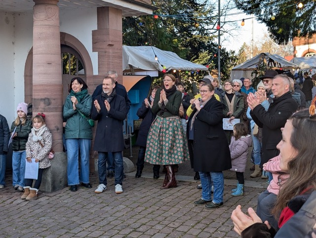 Beste Stimmung zur Erffnung mit Oberb...vdic und Ortsvorsteherin Silke Herzog.  | Foto: Katharina Kubon