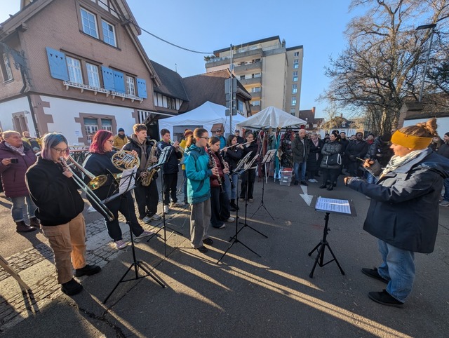 Das Jugendensemble des Musikverein Brombach spielt zur Erffnung.  | Foto: Katharina Kubon
