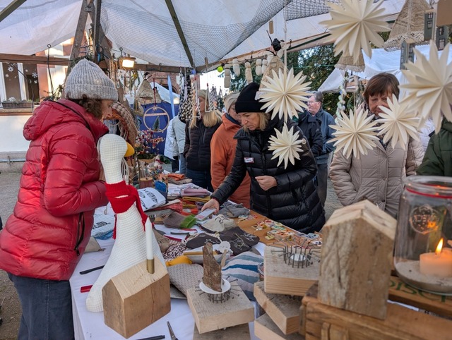 Ganz viel Selbstgemachtes gab es beim Weihnachtsmarkt in Brombach.  | Foto: Katharina Kubon