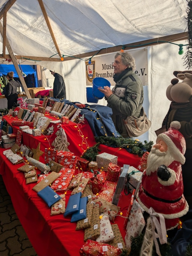 Jedes Jahr beliebt: die Tombola des Musikvereins.  | Foto: Katharina Kubon