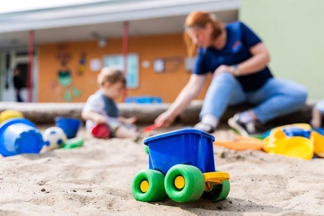 Elternproteste bewirken Rckkehr zur Familienstaffelung im Kindergarten in Schnau