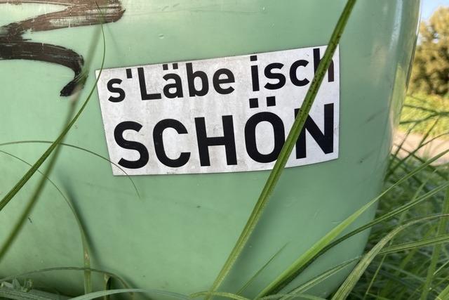 Wer klebt, schiet nicht: "Mit Stickern zum Weltfrieden"