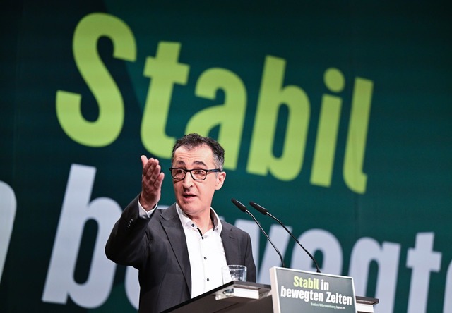 Cem &Ouml;zdemir und seine Gr&uuml;nen... im Wahlprogramm stark auf Wirtschaft.  | Foto: Bernd Wei&szlig;brod/dpa