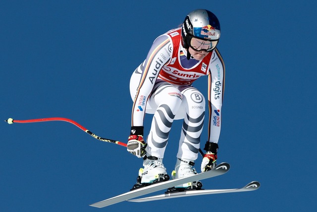Emma Aicher zeigte im zweiten Rennen von St. Moritz eine famose Fahrt.  | Foto: Gabriele Facciotti/AP/dpa