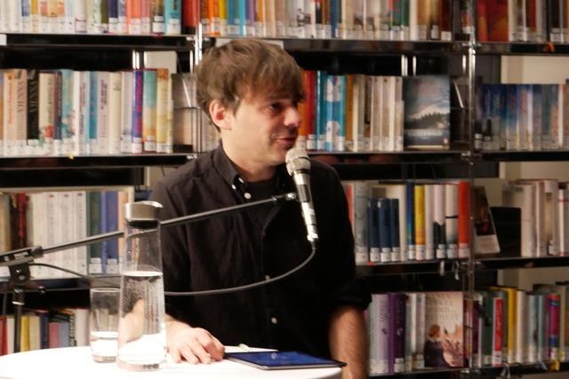 Sebastian Lehmann erzhlt in Wehr von der Komik in seinem Leben als Vater und Sohn