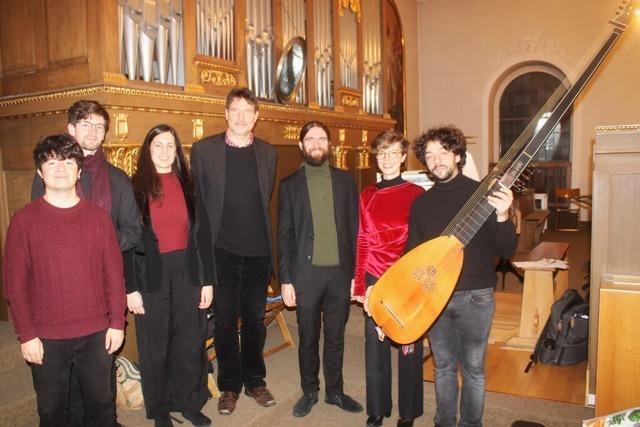 Studierende spielen in Lrrach rmische Lieder  zugunsten der BZ-Weihnachtsaktion