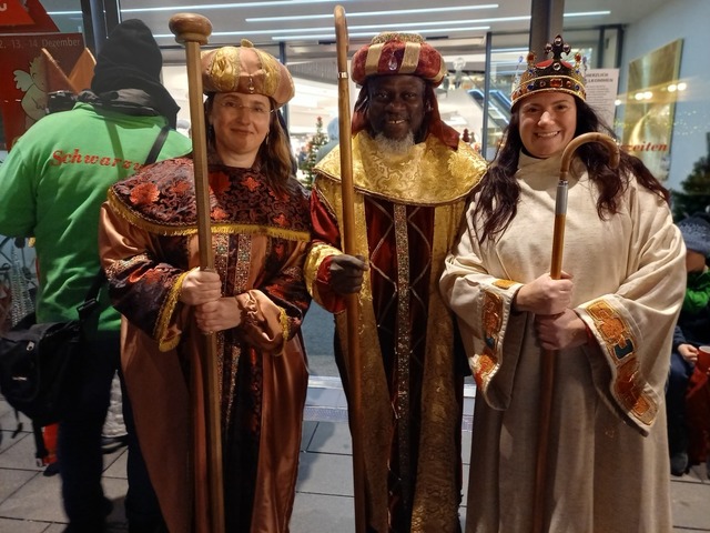 Drei Knige frs Engeli in Binzen: Lag...mety und Sauna-Leiterin Monika Grimmer  | Foto: Paula Khn