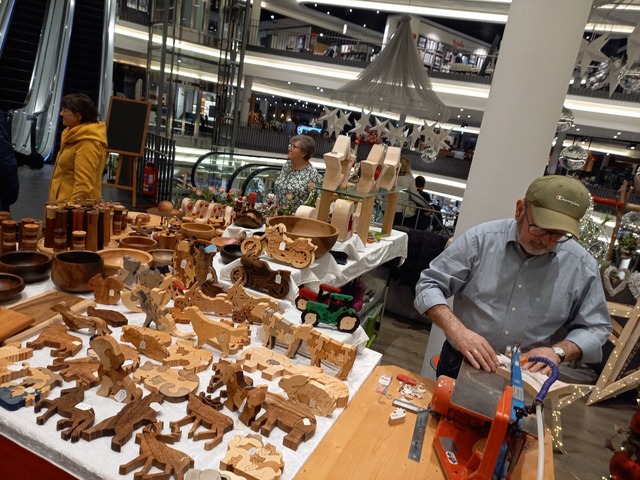 Traditionelles Handwerk in Binzen: Wie...eim Engelimrt im Wohnpark beobachten.  | Foto: Paula Khn