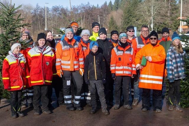Jeder Baum ist ein wichtiger Beitrag: DRK-Ortsverein Titisee-Neustadt verkauft Nordmann-Tanne