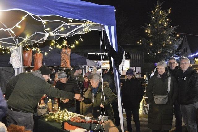 Idyllischer Lichterglanz vor der H�lschematthalle