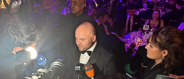 Im Zentrum der Aufmerksamkeit: Markus ...ellvertretender Fraktionschef der AfD. | Foto: Anna Ringle/dpa Im Zentrum der Aufmerksamkeit: Markus ...ellvertretender Fraktionschef der AfD. | Foto: Anna Ringle/dpa