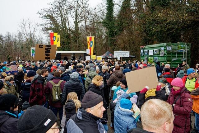 Mehr als 2000 Demonstranten gegen kologische Flutungen des Rheinwalds bei Wyhl