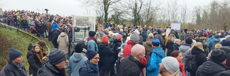 Mehr als 2000 Demonstranten gegen kologische Flutungen des Rheinwalds bei Wyhl