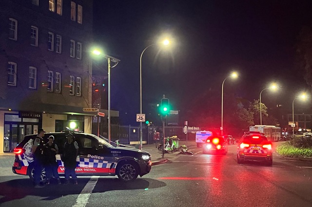 Der Tatort ist weitr&auml;umig abgesperrt.  | Foto: Marc Kalpidis/dpa