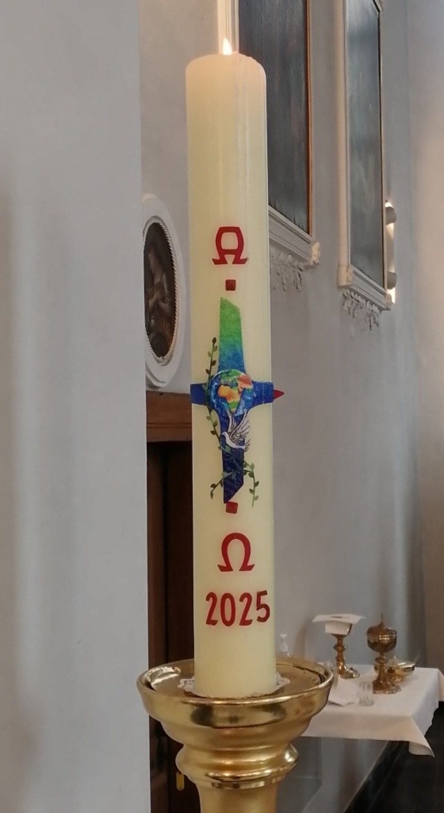 An Ostern wurde die Osterkerze in St. ... vergangene Woche wurde sie gestohlen.  | Foto: BZ