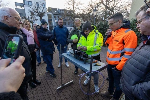 Bei einem Spatenstich in Waldkirch zeigt sich, wie kompliziert der Breitbandausbau ist
