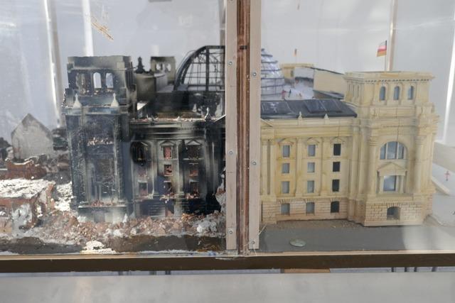 Fritz-Boehle-Gemeinschaftsschule zeigt detailreiches Reichstagsmodell im Emmendinger Rathaus