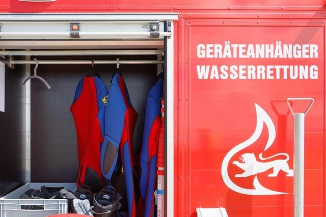 Trotz schnellem Einsatz der Wasserretter - Autofahrer stirbt nach Sturz in die Elz bei Rheinhausen